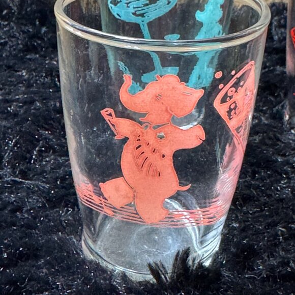 Vintage  50's Cocktail Shaker Buckeye Molding Fleexeel Circus 4 Small Tumblers - Picture 2 of 10